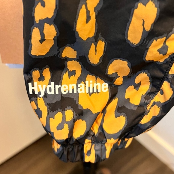 $55 firm New with tag North face hydren wind wall jacket size M in yellow/black - Picture 5 of 15